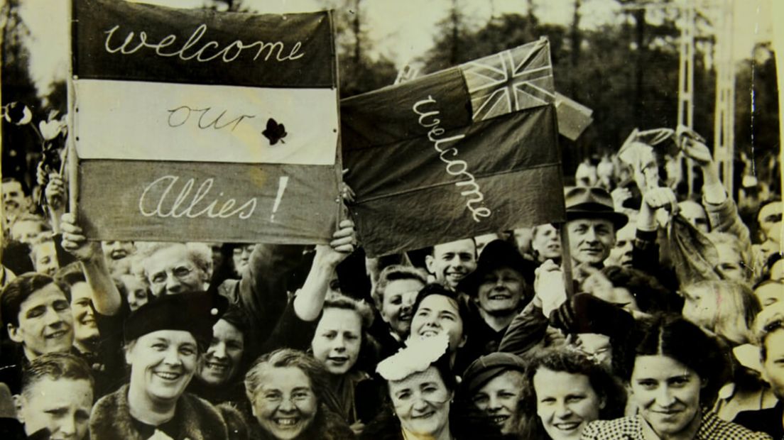 Utrechters verwelkomen geallieerde troepen op 7 mei 1945.