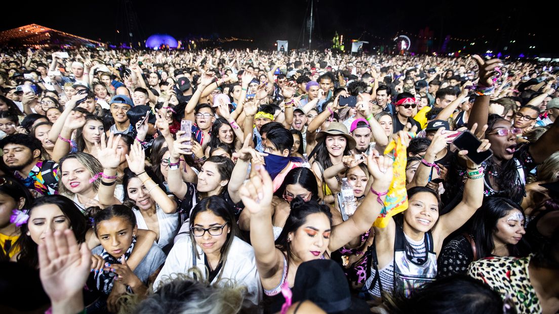 Publiek gaat uit zijn dak tijdens Coachella in 2019.