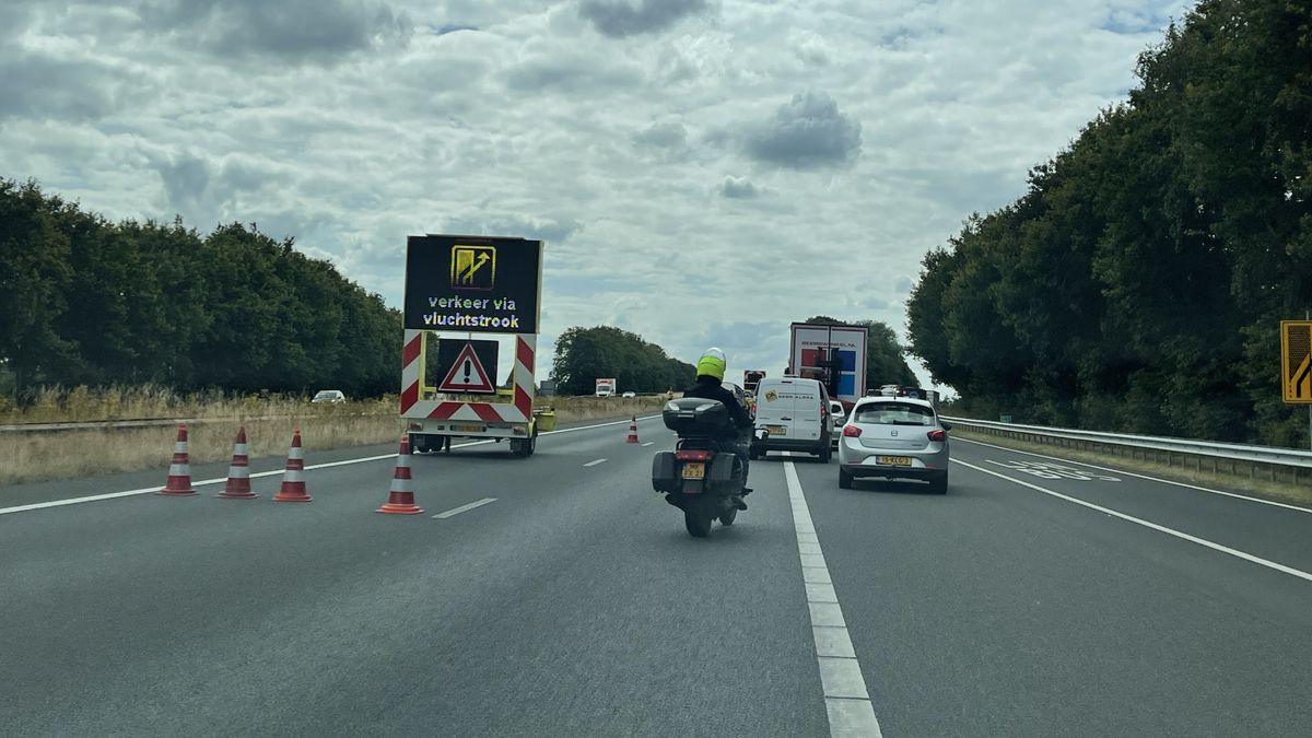 Rijkswaterstaat en politie ruimen troep bij Midwolde en Frieschepalen op (update)