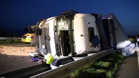 Chauffeur gewond bij ongeval • inbrekers gezocht. Chauffeur gewond bij ongeval • inbrekers gezocht.