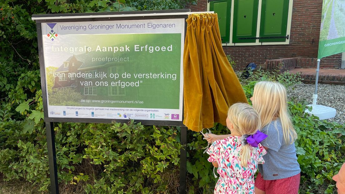 De onthulling van het bouwbord van de pilot
