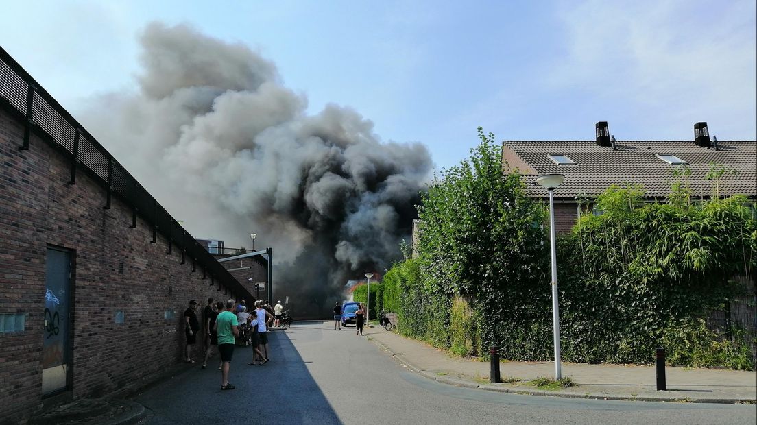 Corniferenbrand slaat over op woning in Hengelo