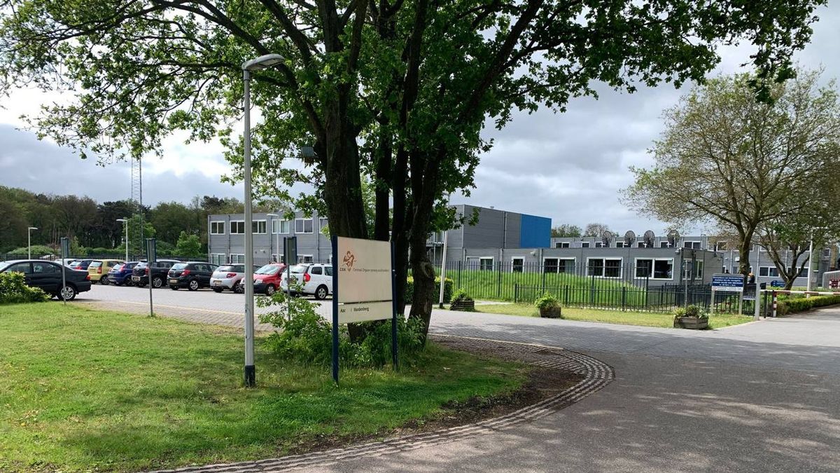 Weer gaat het mis: tientallen mensen op de vuist in azc Hardenberg