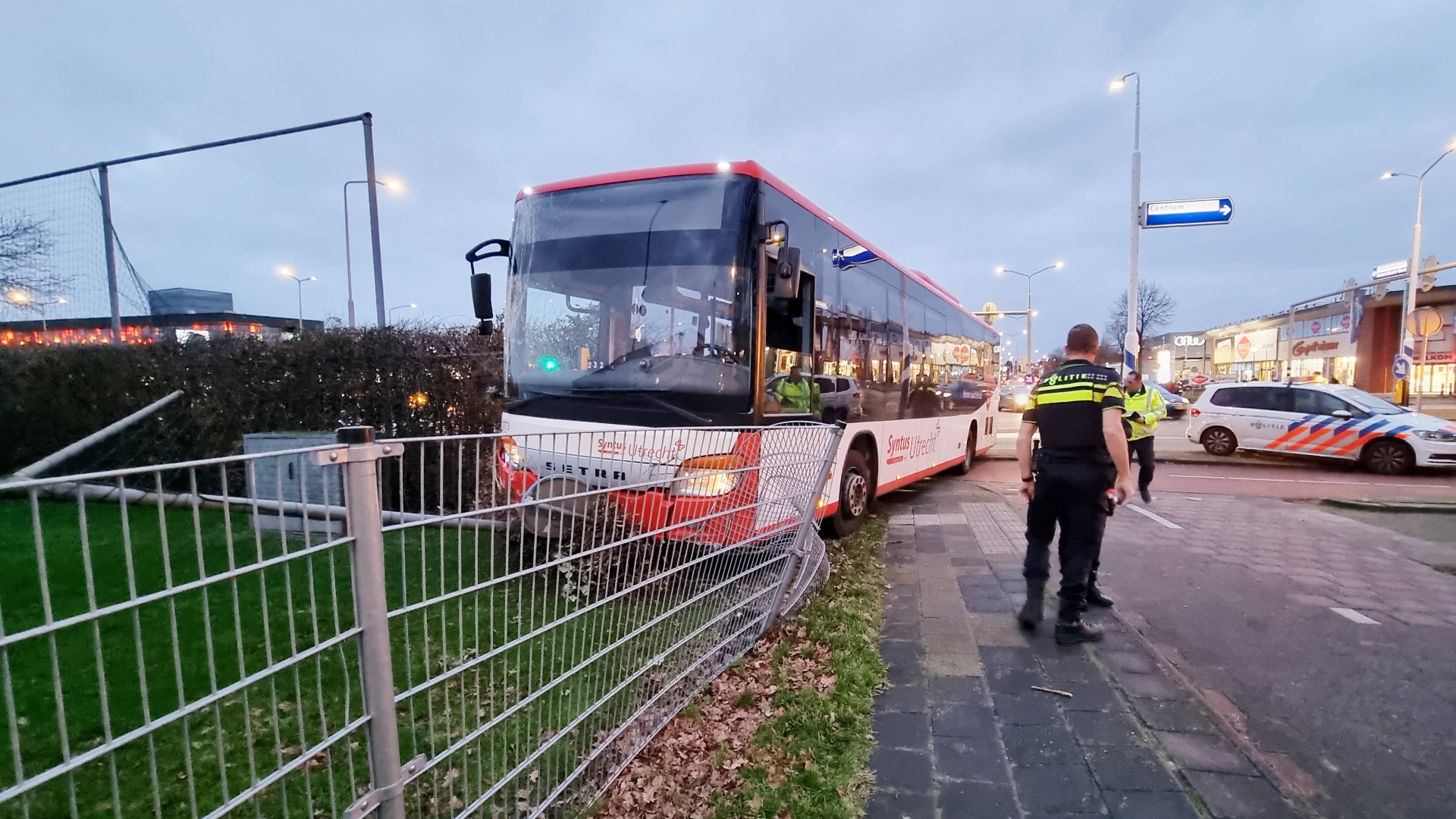 'Geluk Bij Een Ongeluk Dat Niemand Gewond Raakte Bij Busongeluk In ...