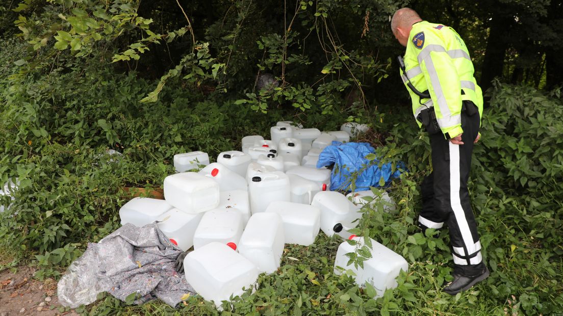 In Zoetermeer is een grote hoeveelheid volle jerrycans aangetroffen