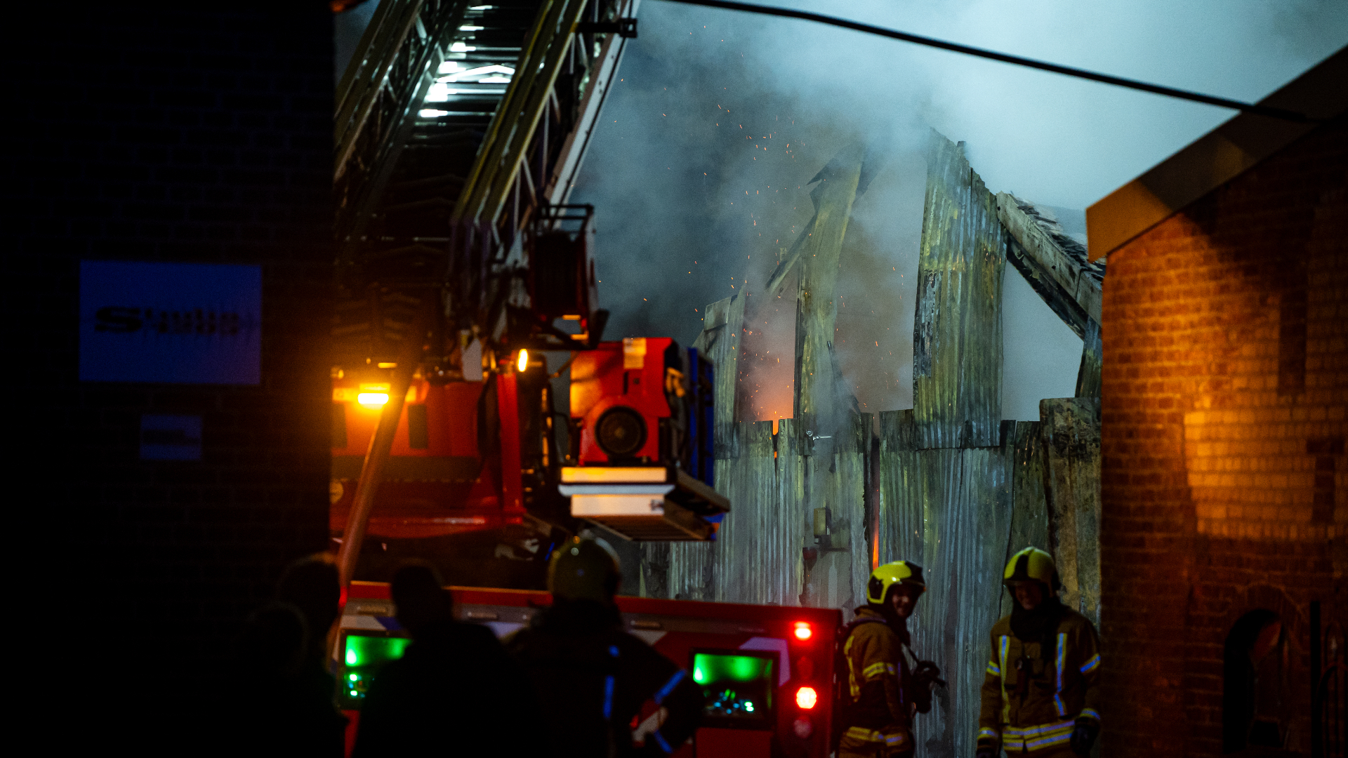 Het dak van de schuur stortte in.
