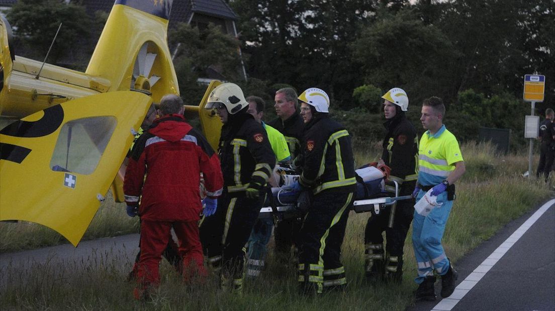 Een van de gewonden afgevoerd per traumahelikopter