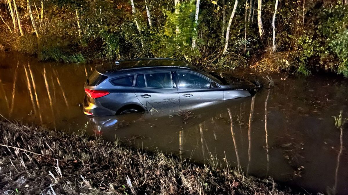 112 Nieuws: Fietsster raakt gewond bij aanrijding met auto in Gramsbergen