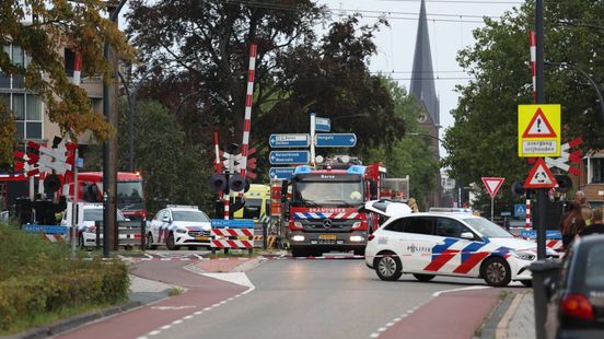 Spoorwegongeval op Deldensestraat in Borne, geen treinverkeer tussen Almelo en Hengelo. Spoorwegongeval op Deldensestraat in Borne, geen treinverkeer tussen Almelo en Hengelo.