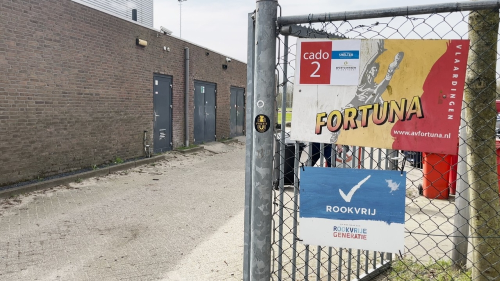 Nieuw slot op hek bij sportcentrum, maar atletiekclub en gemeente krijgen geen sleutel