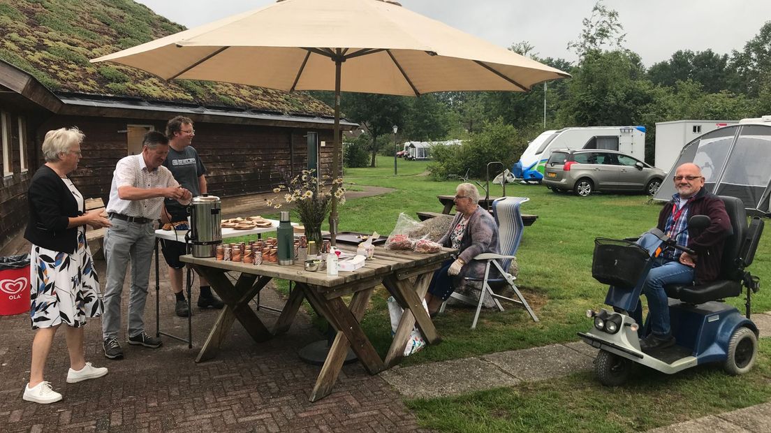 De feestelijke heropening van het sanitair op Camping Meistershof (Rechten: RTV Drenthe/Aaldert Oosterhuis)