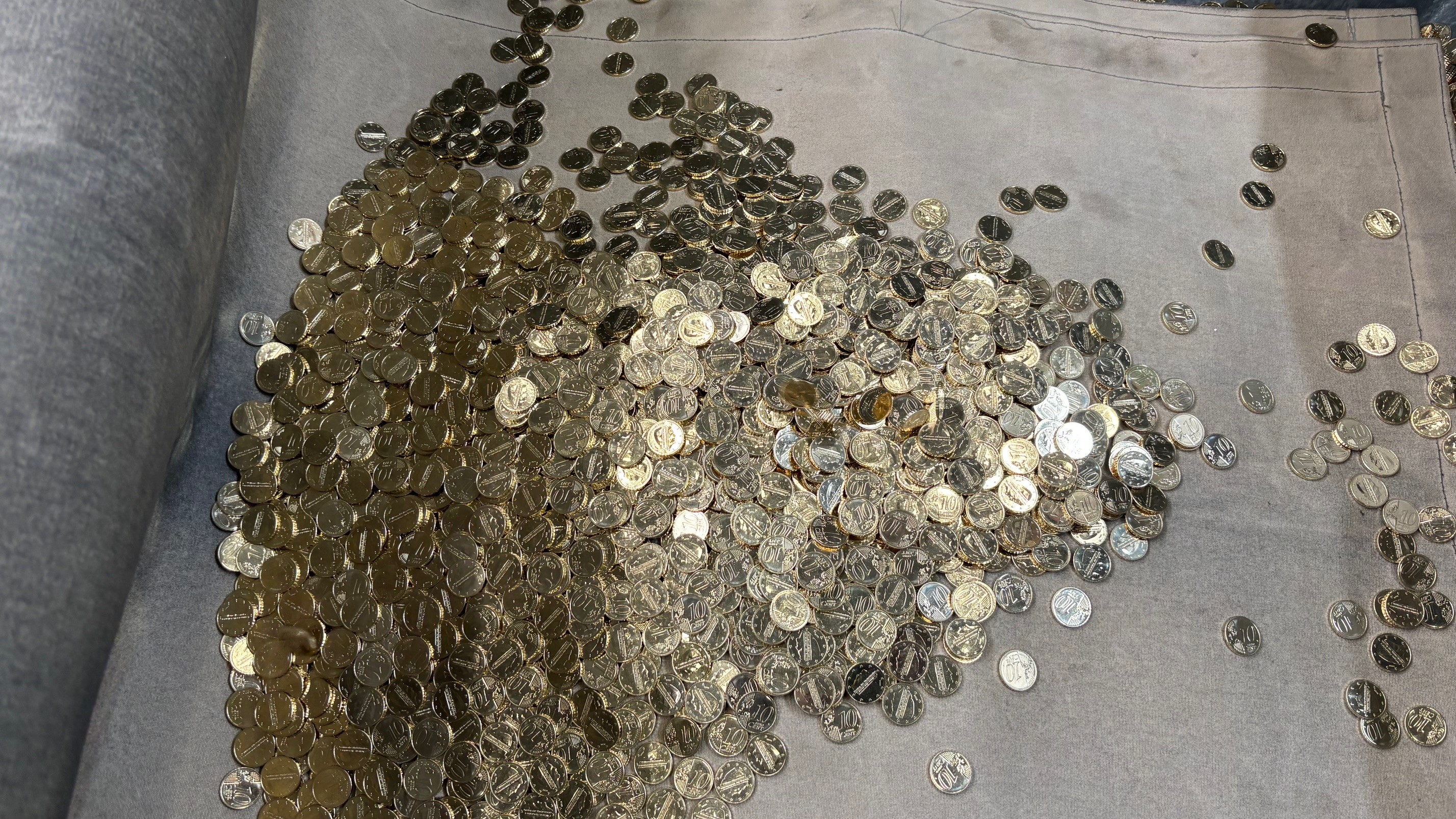 Dit binne tsien eurosinten, mar letter dit jier rôlje de Planetarium betinkingsmunten út de kokers fan it fabryk fan Royal Dutch Mint