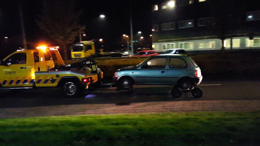De auto waarin het dode meisje werd gevonden (Rechten: RTV Drenthe/Persbureau Meter)
