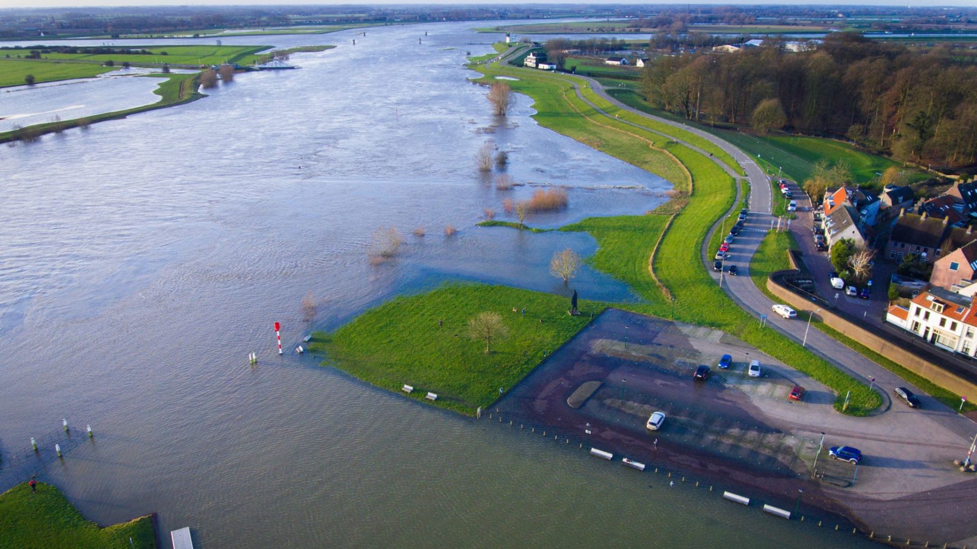 Uiterwaarden Vanaf Vandaag Onder Water, Waterschappen Spreken Van Een ...