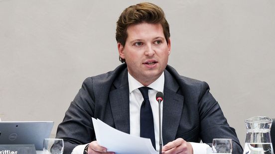 Het pak, het koelkastje en de lach: dit is Thom van Campen, kandidaat-Kamervoorzitter Nieuws