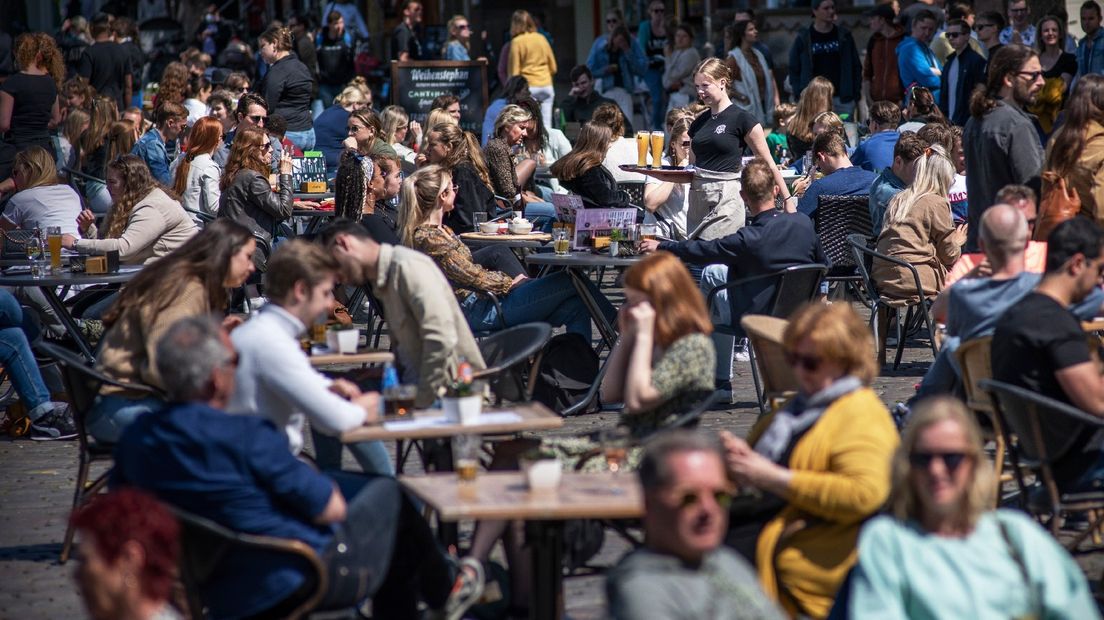 Volle terrassen op Hemelvaartsdag in Stad