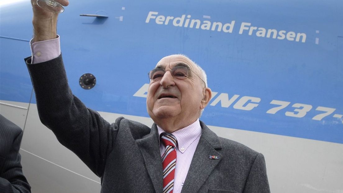Ter gelegenheid van zijn tachtigste verjaardag vernoemde ArkeFly een vliegtuig naar Fransen