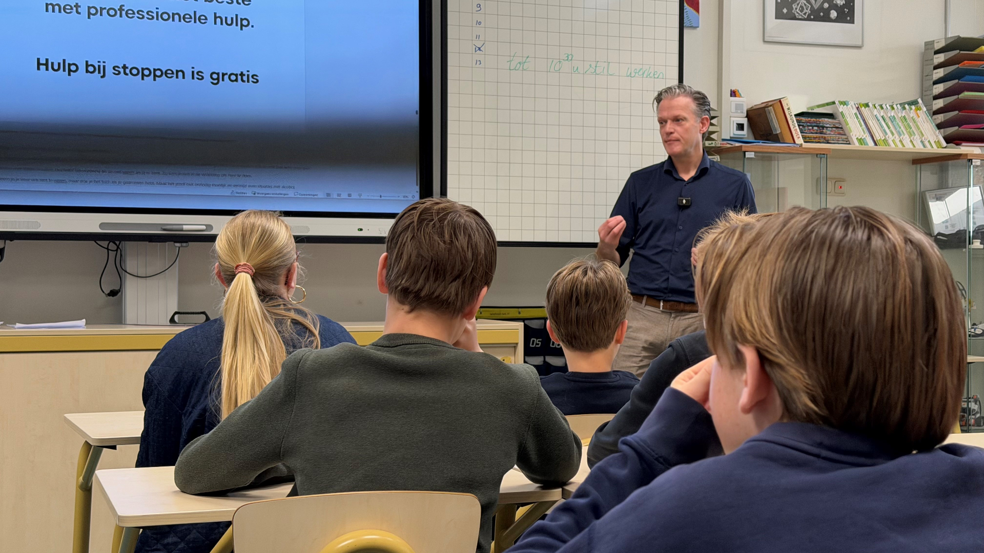 'Jullie zijn het doelwit van de tabaksindustrie', zegt deze arts tegen brugklassers