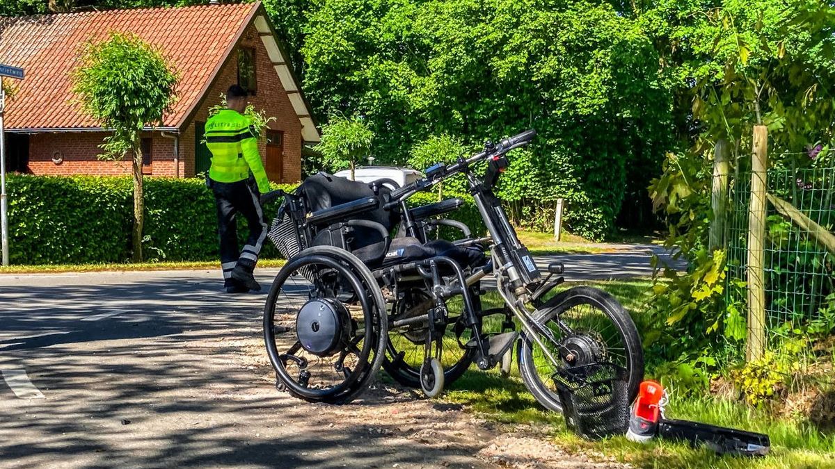 Persoon in fietsrolstoel gewond bij aanrijding in Hengelo
