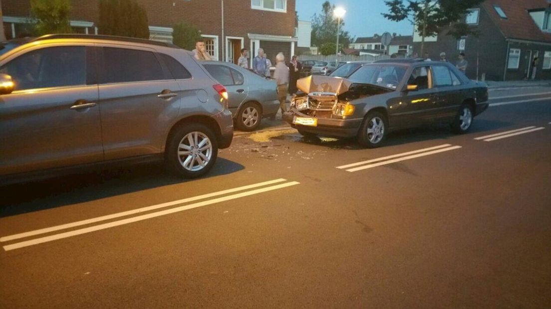 Kop-staartbotsing in Almelo