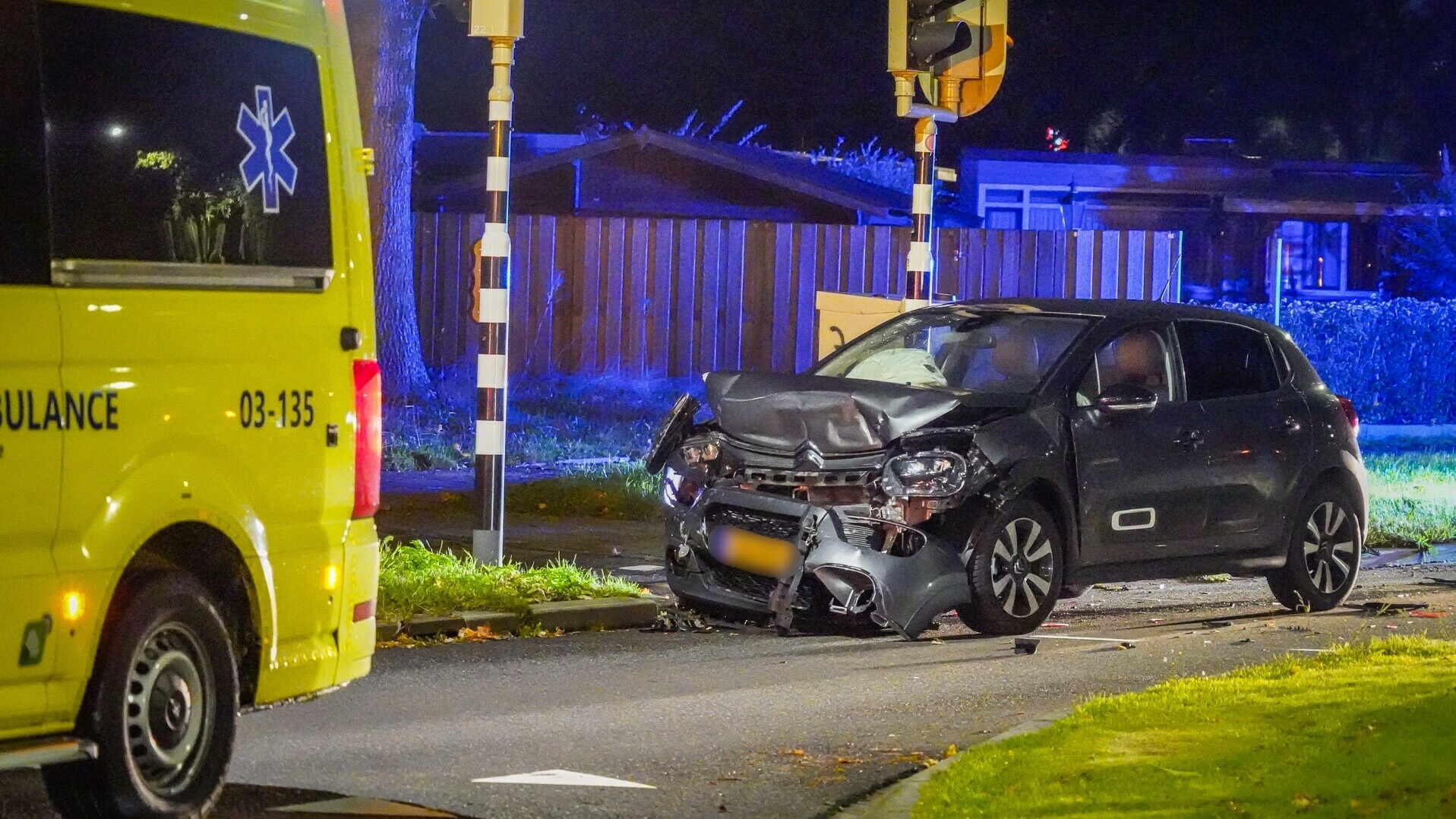 Twee gewonden bij kop-staartbotsing in Emmen.