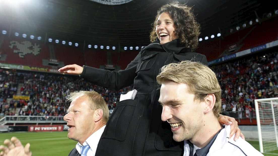 Mary Kok-Willemsen in vrolijker tijden voor het vrouwenvoetbal van FC Twente