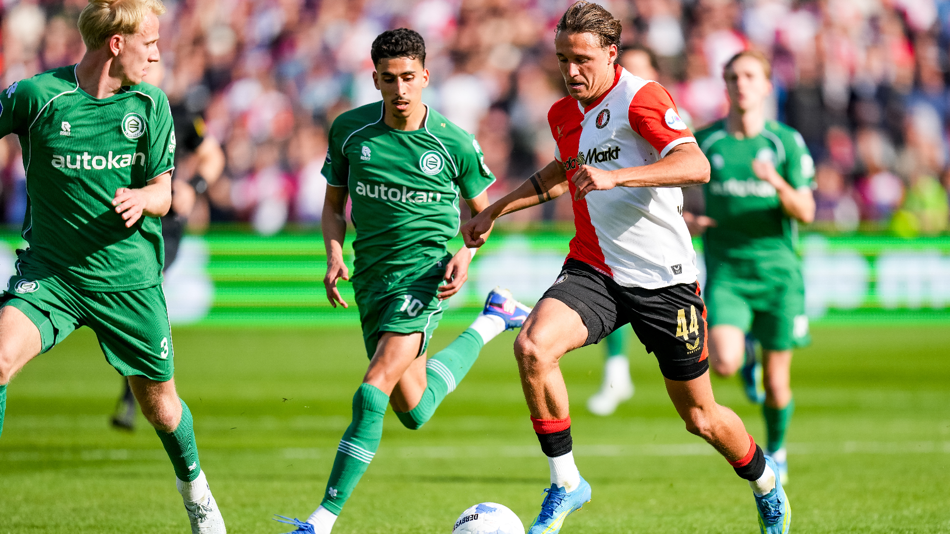 LIVE: Ueda gooit wedstrijd in het slot; zorgeloze middag voor Feyenoord (3-0)