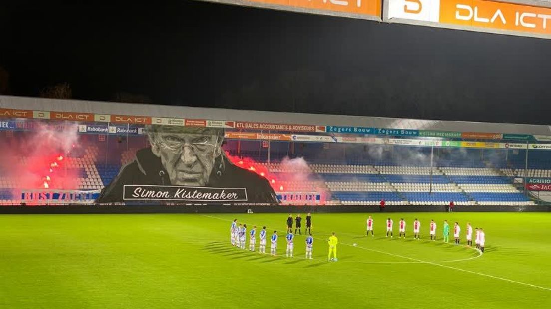 Eerbetoon aan Simon Kistemaker in stadion de Vijverberg