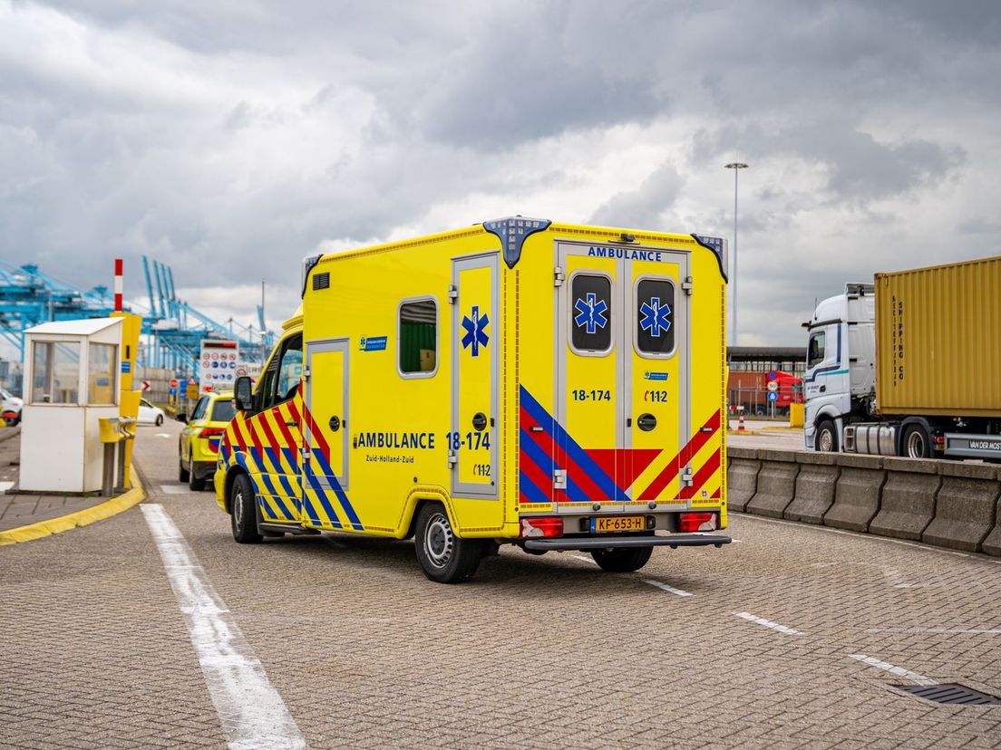 In de container zijn zeker negen personen gevonden.