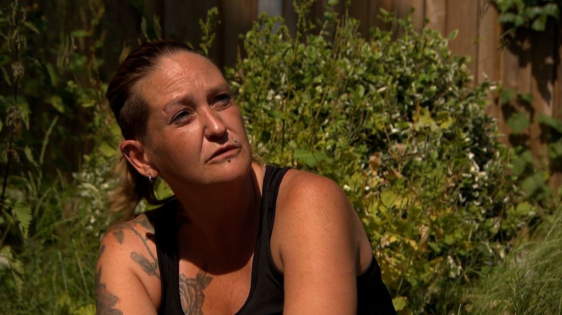 Natascha werkt mee aan het sociaal tuinproject van Stichting Ontmoeting