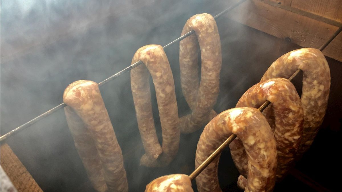 Beenham, gehaktballen en kaas: rookster Trea Pierik gooit bijna alles in de rookoven