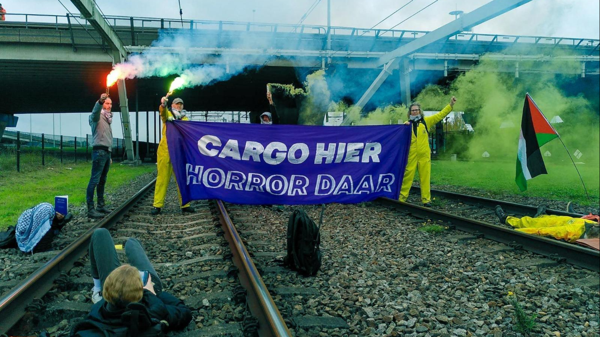 Actievoerders in de haven