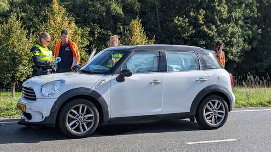 Zwangere vrouw betrokken bij kop-staartbotsing. Zwangere vrouw betrokken bij kop-staartbotsing.
