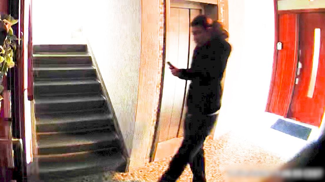 De verdachte in het appartementencomplex van het slachtoffer