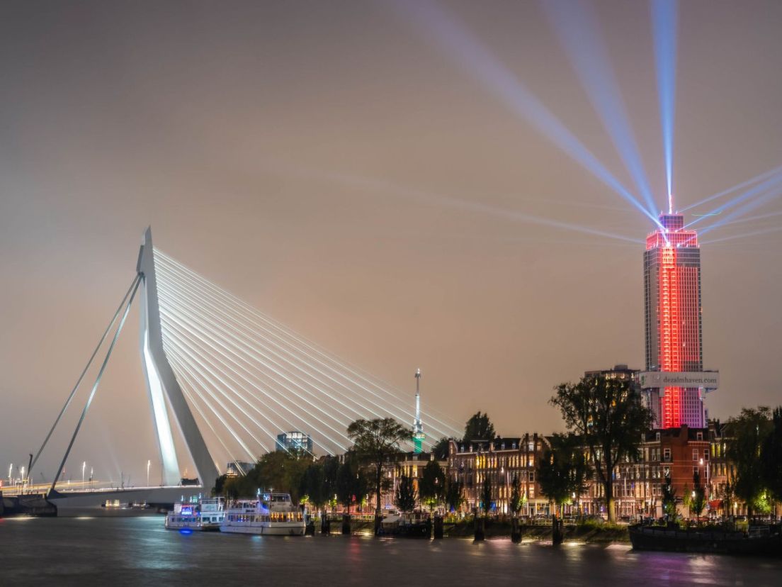 Lichtspektakel op de Zalmhaventoren