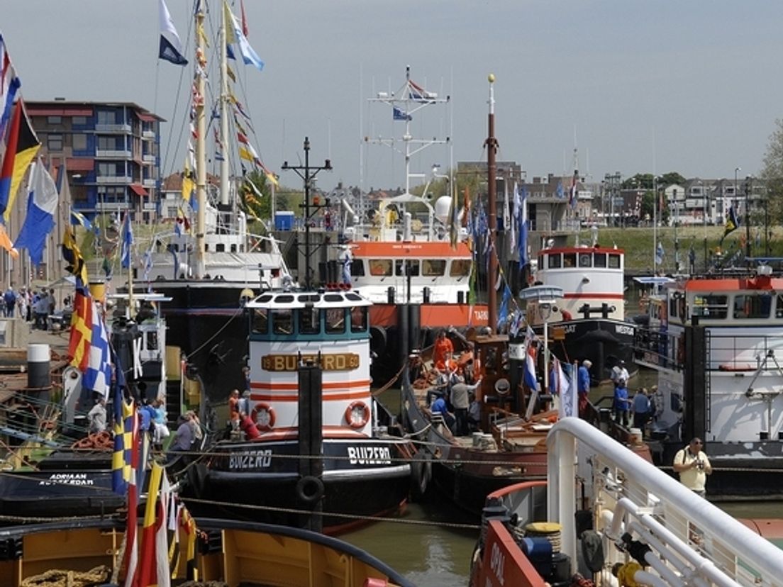 2010-zeesleepvaart2208.cropresize.tmp.jpg