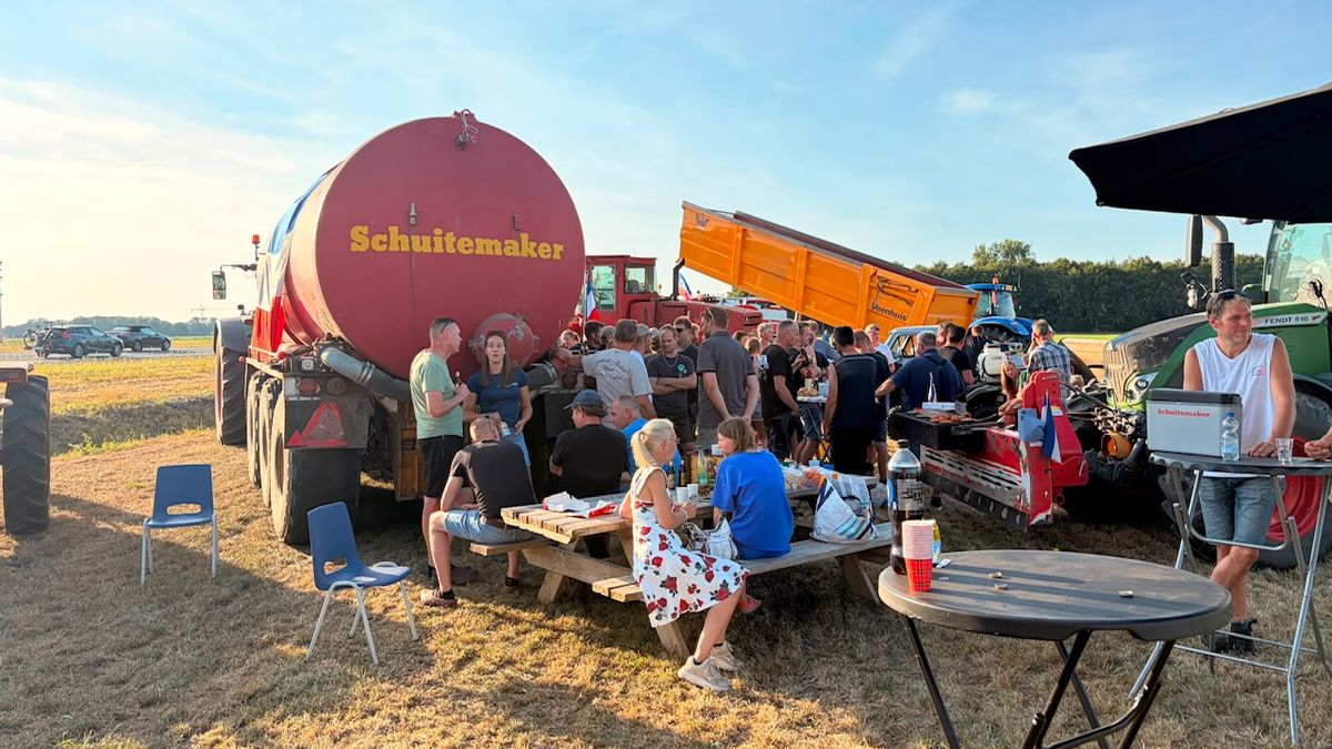 Boeren voeren actie bij Lemmer | Forse schade na botsing A32 bij Akkrum