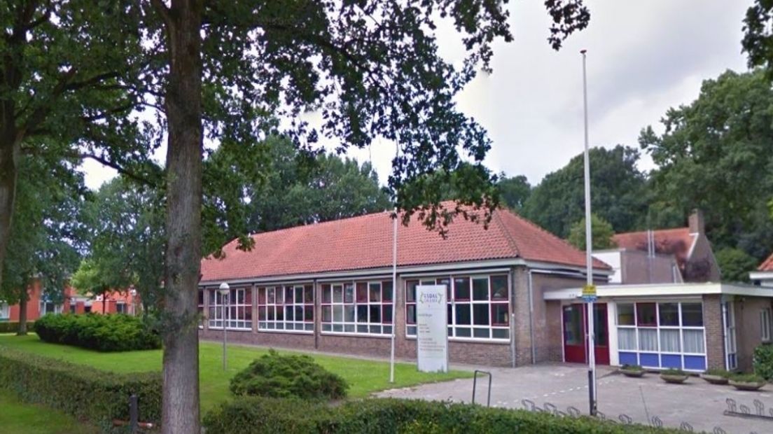 Het oud gebouw in Borger is sterk verouderd (Rechten: Google Streetview)