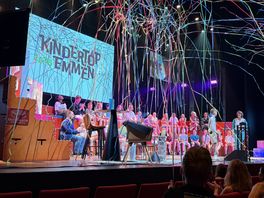 Kinderen uit Emmen geven Jetten huiswerk mee: 'Eerst was het super spannend, mijn hart ging echt kadunk kadunk'