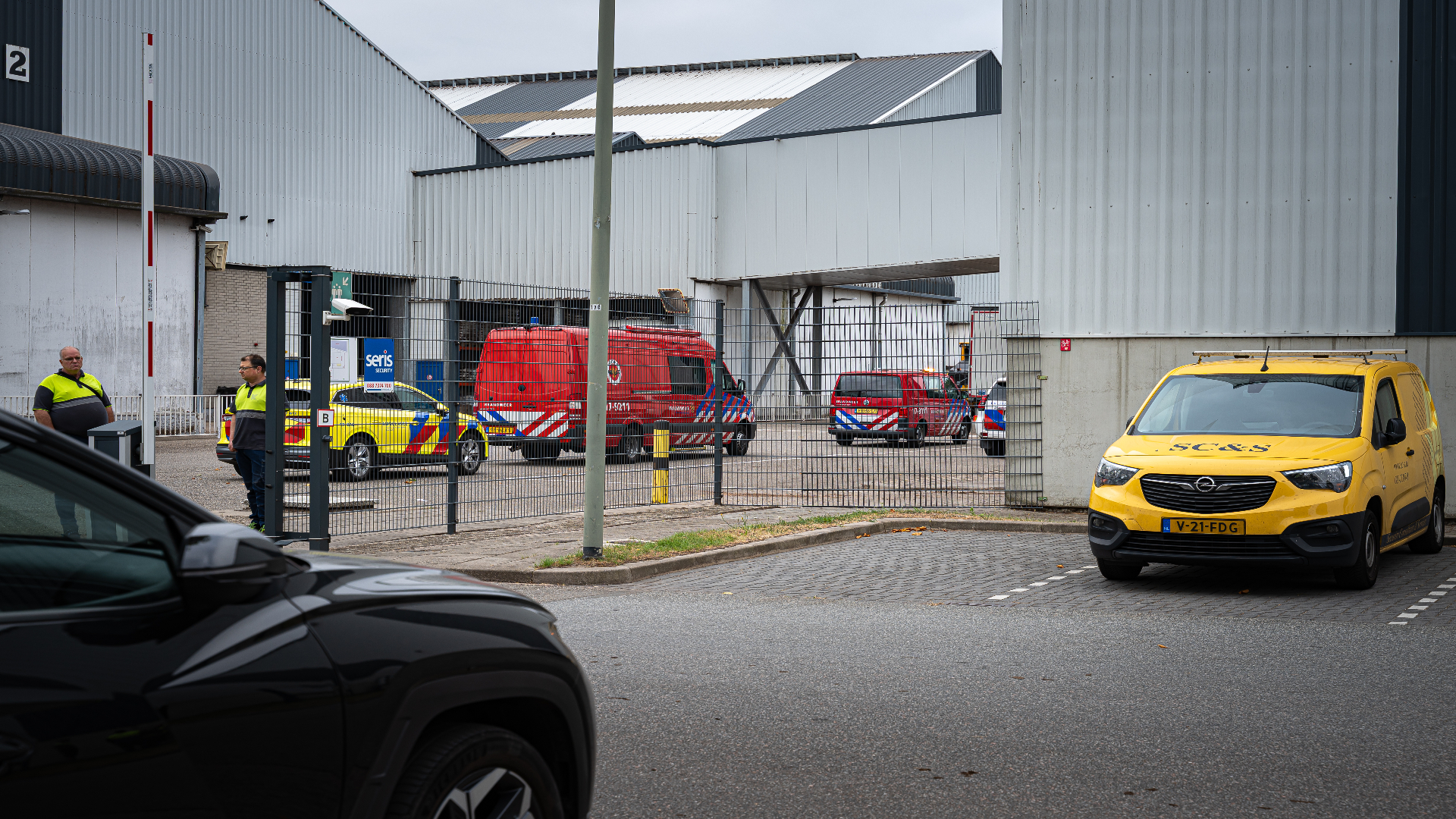 De man moest na het ongeluk eerst bevrijd worden uit de vrachtwagen.