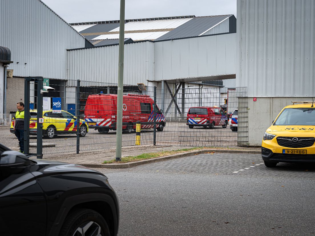 De man moest na het ongeluk eerst bevrijd worden uit de vrachtwagen.