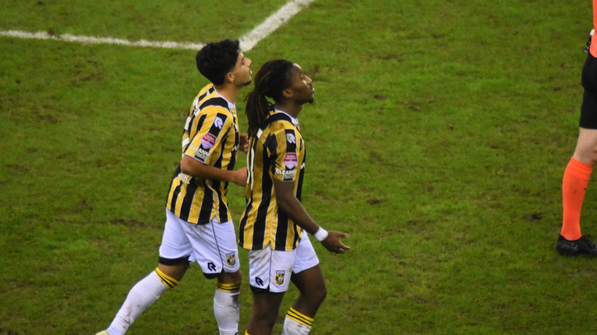 Vitesse wint op de valreep van RKC en verlaat laatste plaats