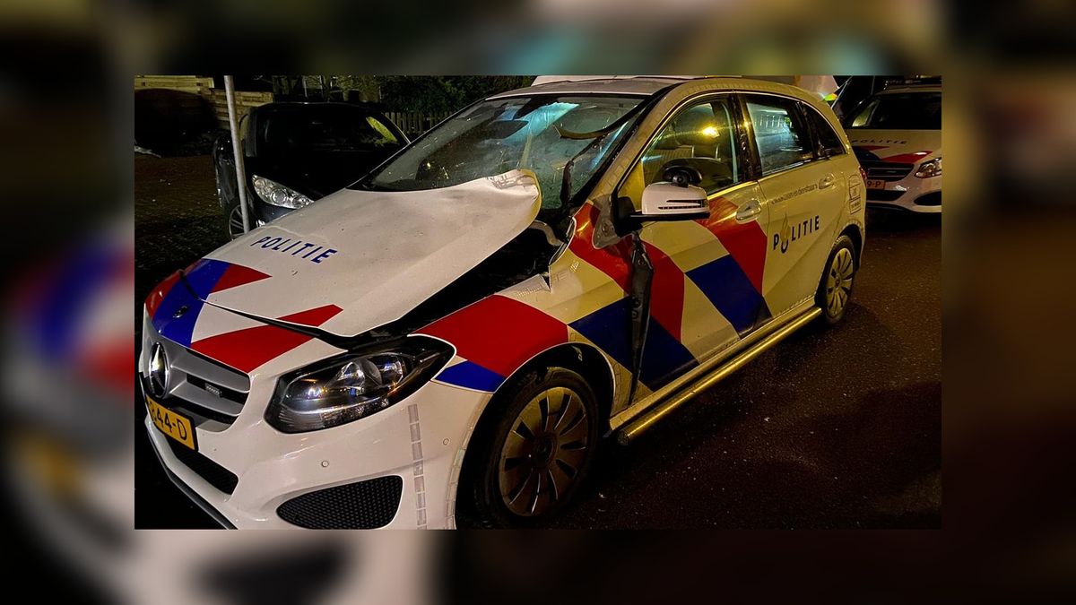 Agenten doen aangifte na bekogeling met zwaar vuurwerk in Minnertsga