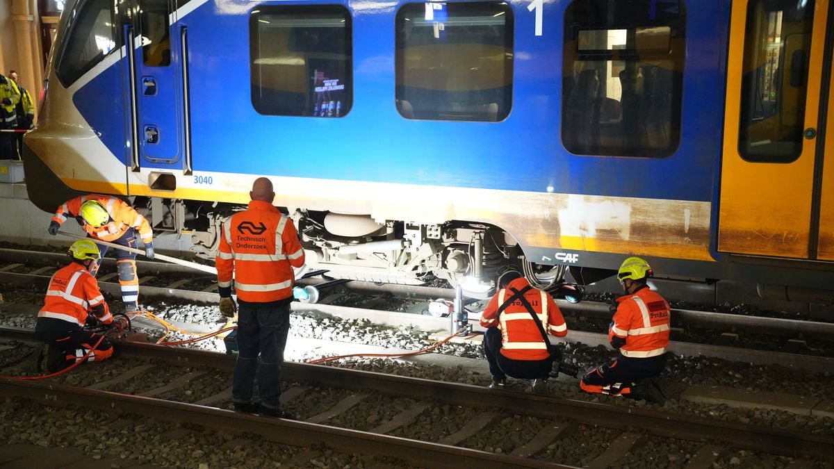 112 Nieuws: Trein met kapotte as op station Zwolle