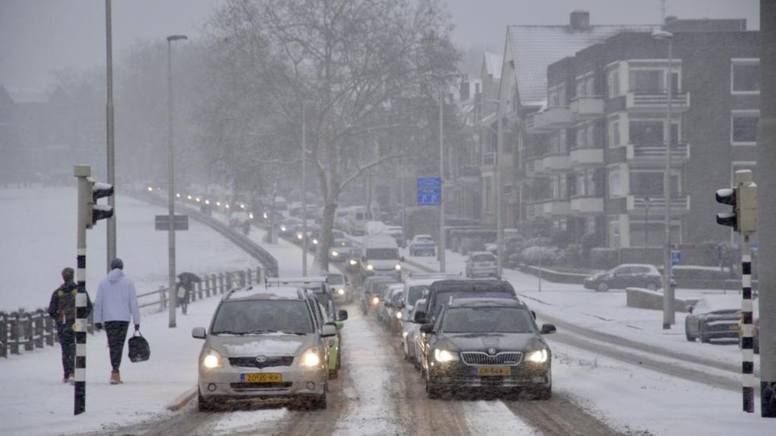 De sneeuw zorgde voor veel verkeersoverlast in Gelderland, volgens de ANWB was het de drukste avondspits ooit gemeten. Op het hoogtepunt (rond 17.45 uur) stond er 2.303 kilometer file, het vorige record stond op 1.555 kilometer.