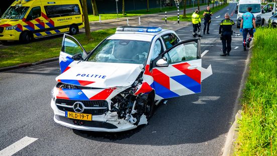 Politiewagen krijgt ongeluk op weg naar reanimatie: 'Flinke klapper' Home