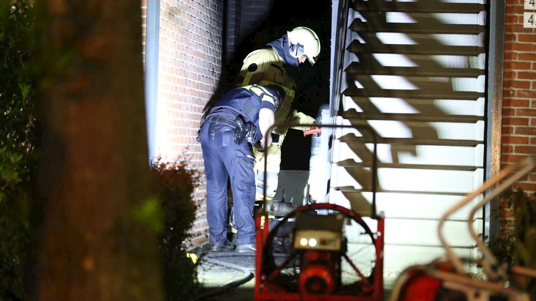 Bewoner gered uit woning na portiekbrand in Almelo