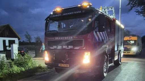 Toevallige voorbijgangers spotten persoon die al urenlang vastzit op balkon