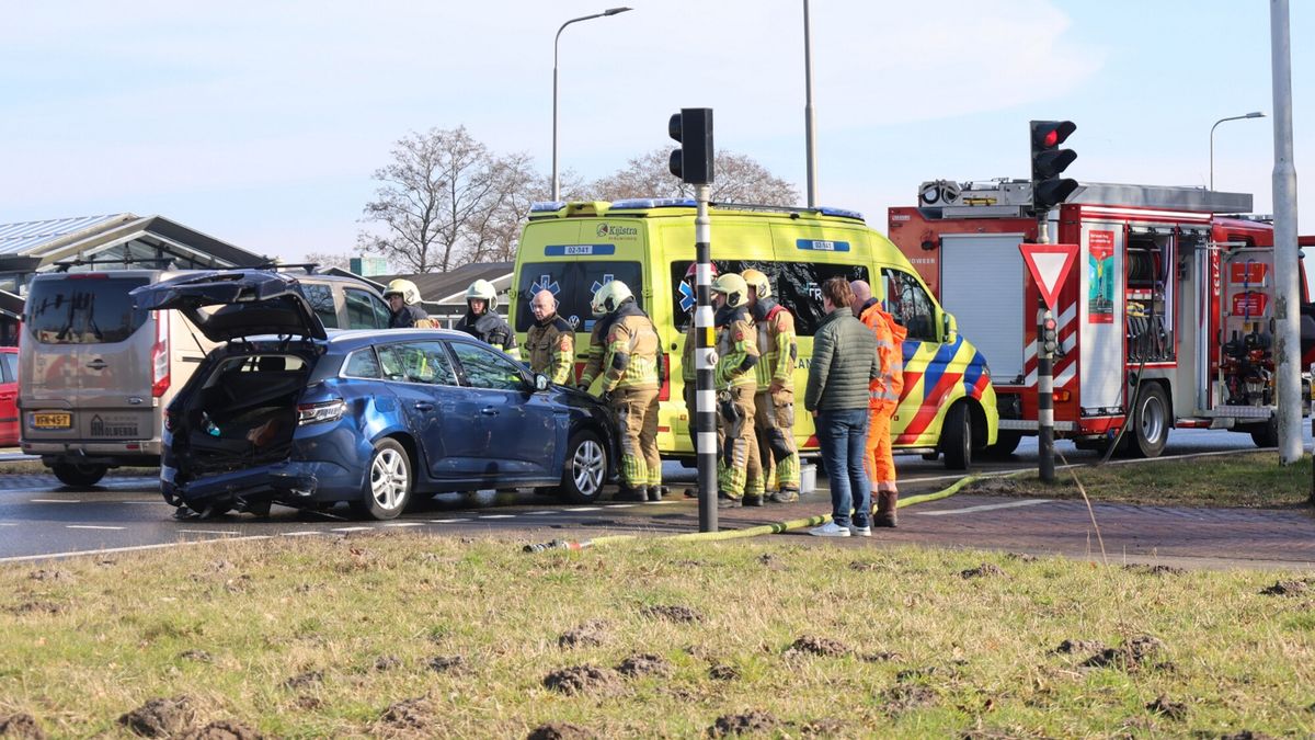 Ongeluk op kruising in Ryptsjerk | Borden bij ijsclub Oldeholtpade vernield