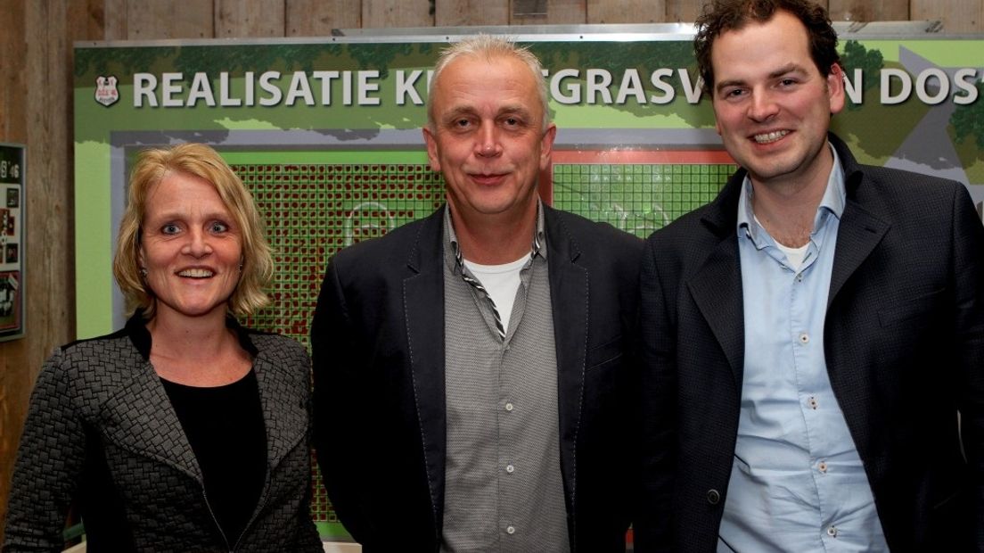 Henk Jonker (midden) trad in februari 2016 aan als voorzitter van DOS'46 (Rechten: Herry Borrink)